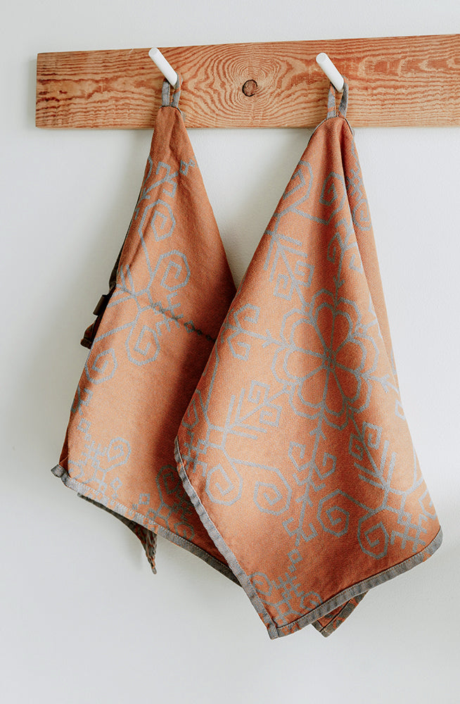 Lina virtuves dvielis ar Saules zīmi, pelēks/smilšu