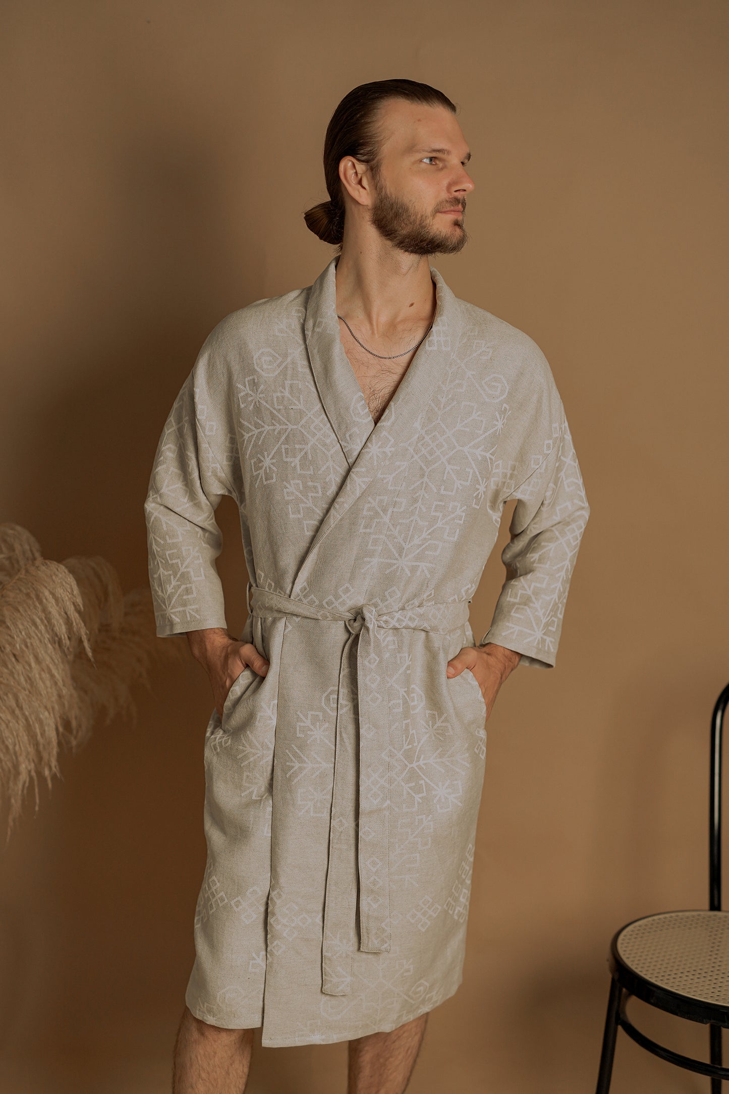 Lina un kokvilnas Boho stila kimono/halāts vīriešiem ar austras koka rakstu no HarmoMe.