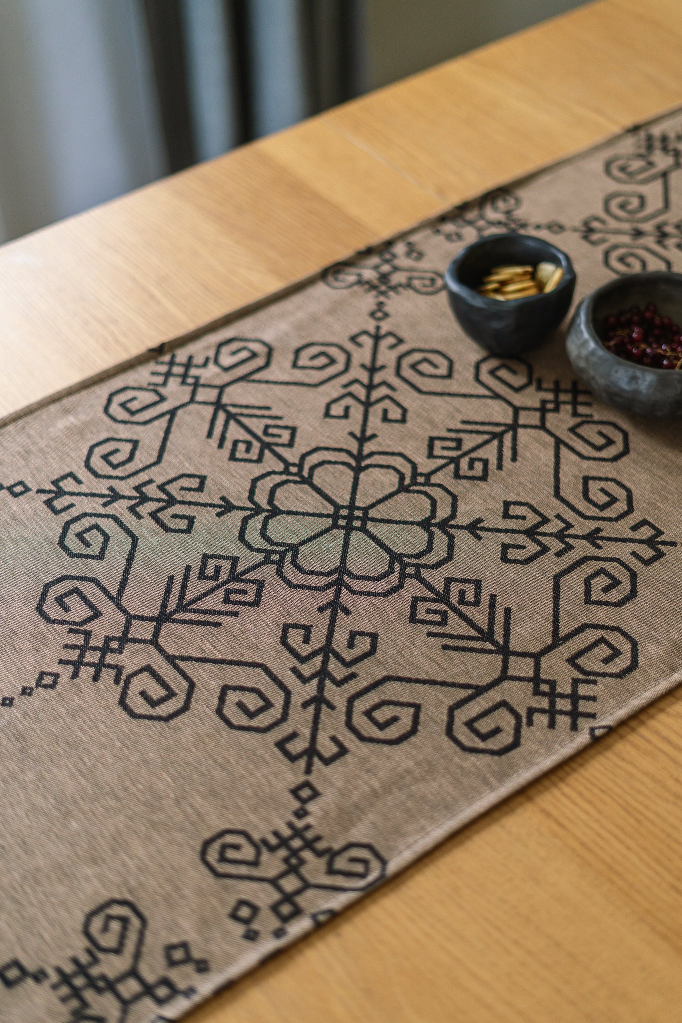 Linen Table Runner Sun Mandala, bronze/black