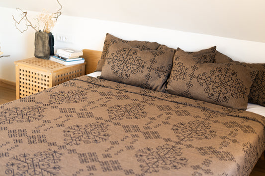 Bronzas/melna lina gultas veļa ar Austras koka rakstu