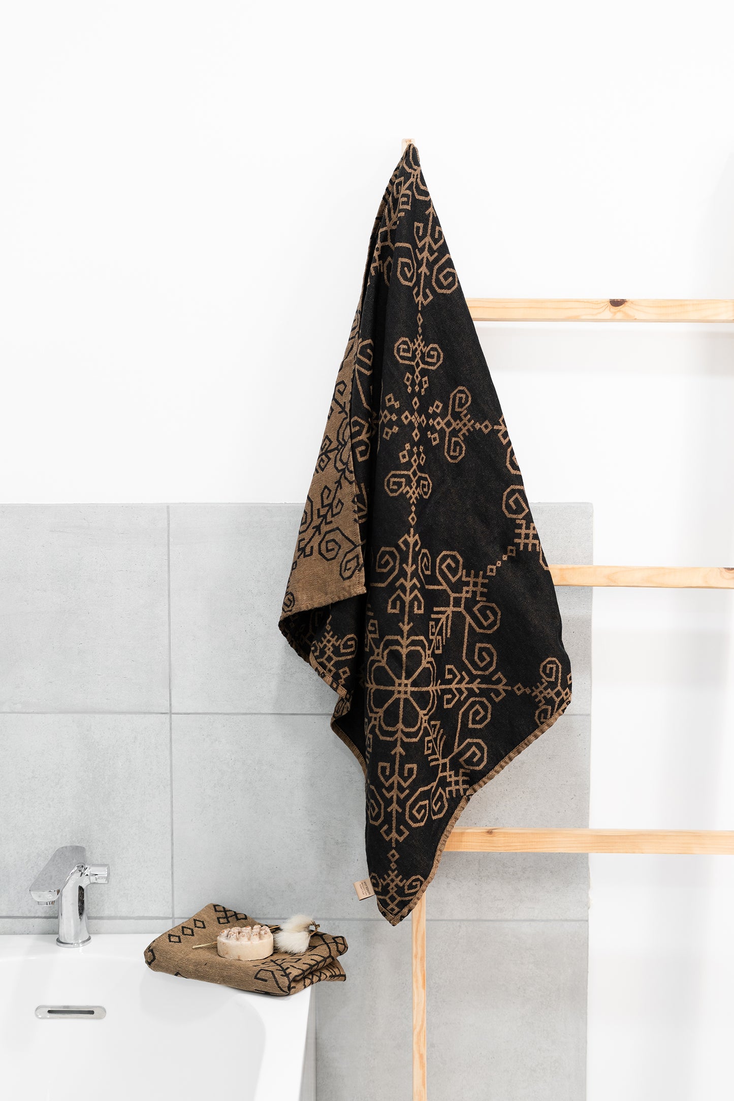 Linen Towel with Sun Mandala, black/sand
