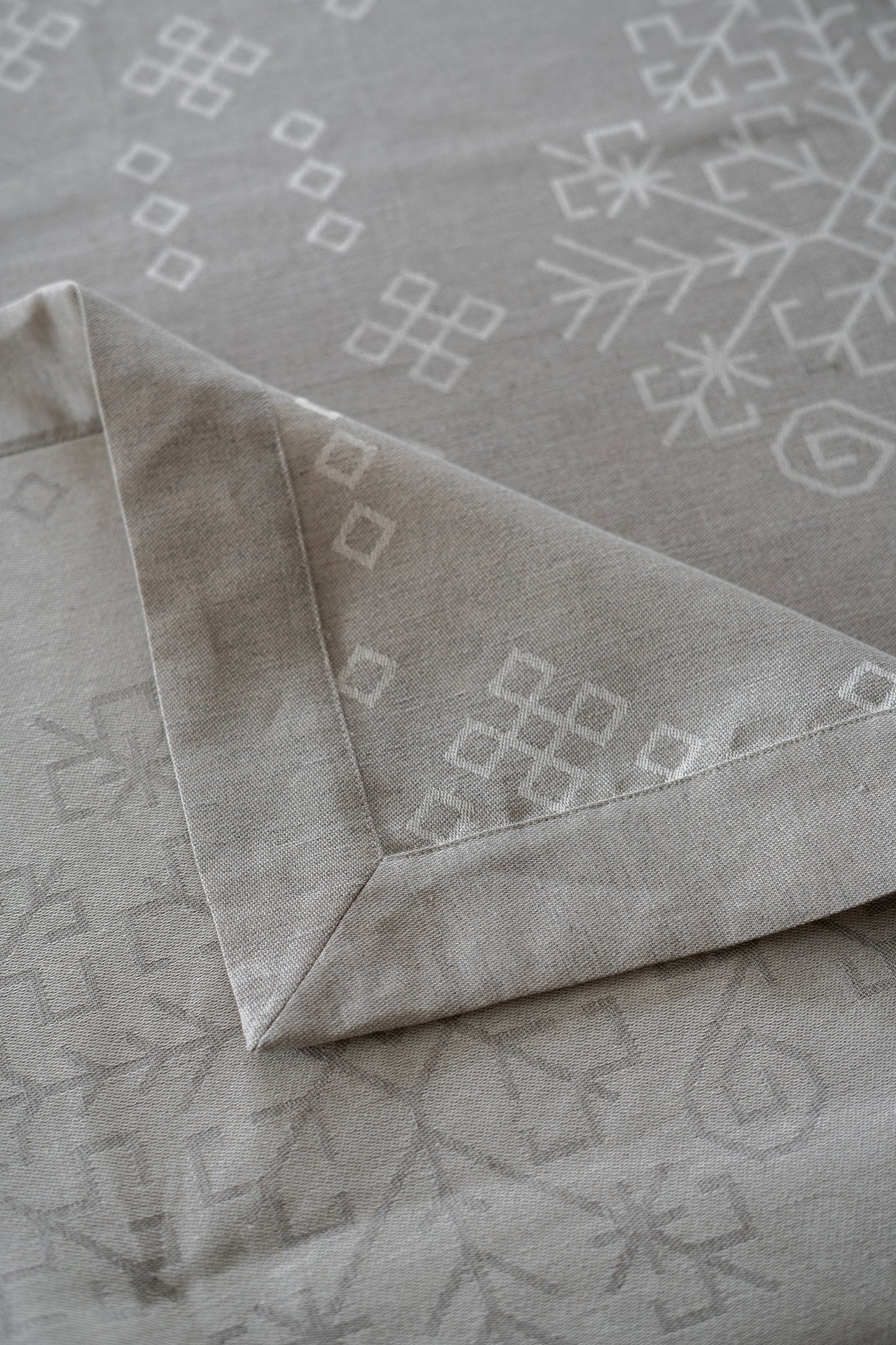 Linen Tablecloth Austra Tree Pattern, natural