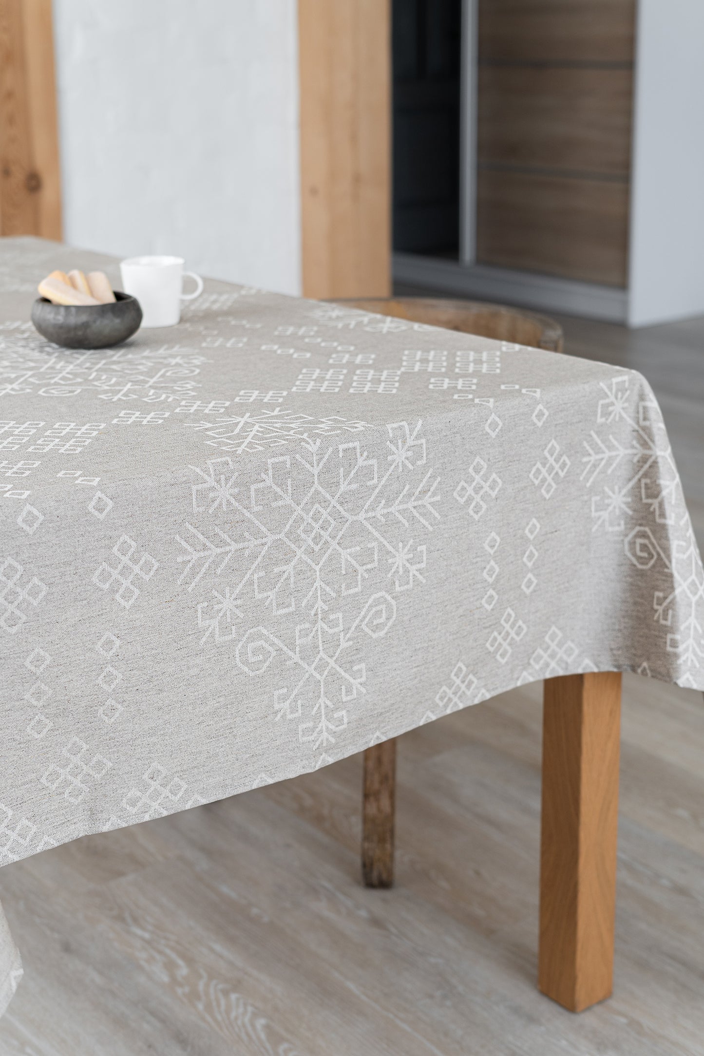 Water-Pro Doubleside Tablecloth Natural, Austra Tree Pattern