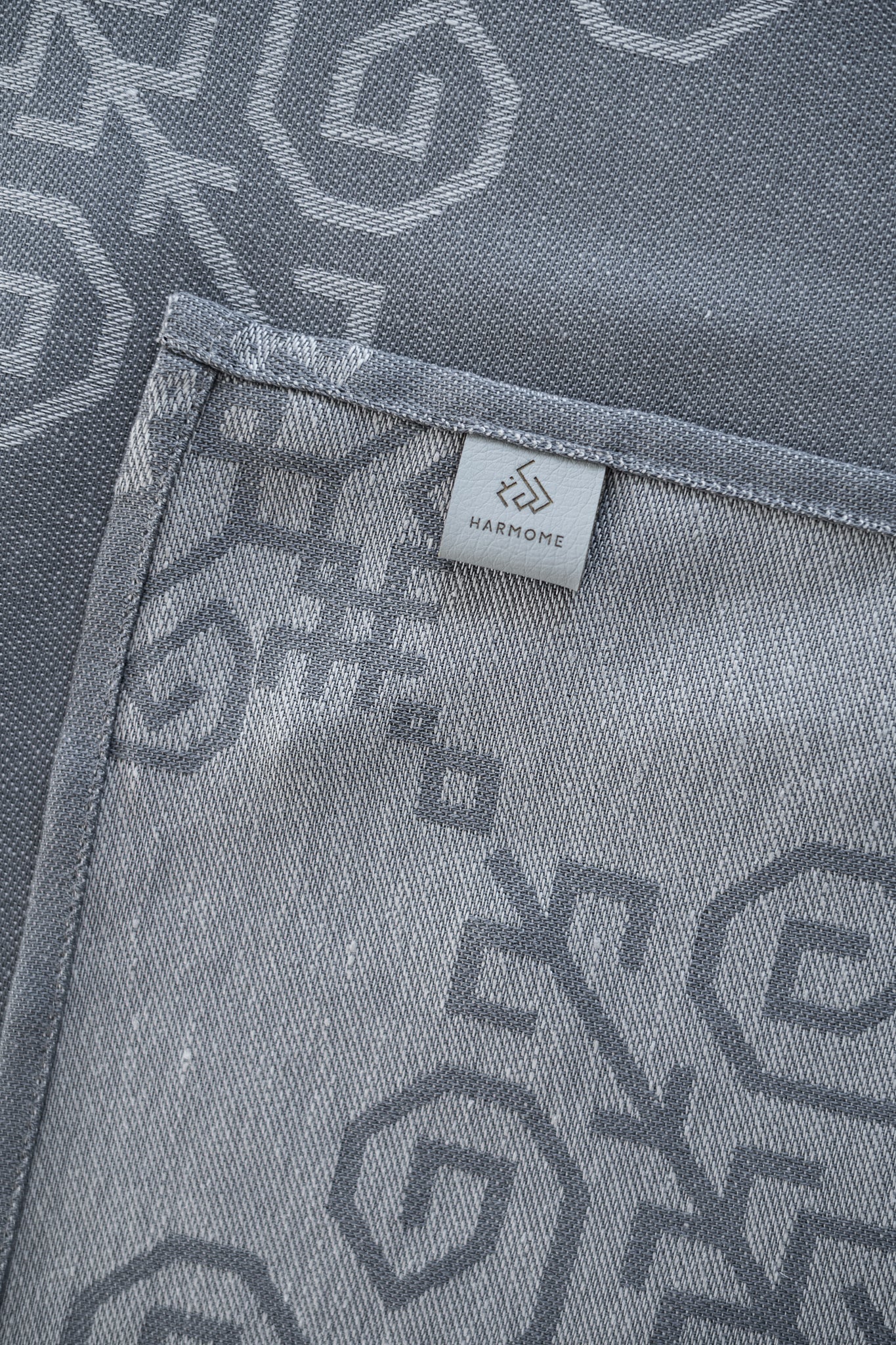 Lina galdauts ar Saules rakstu, pelēks