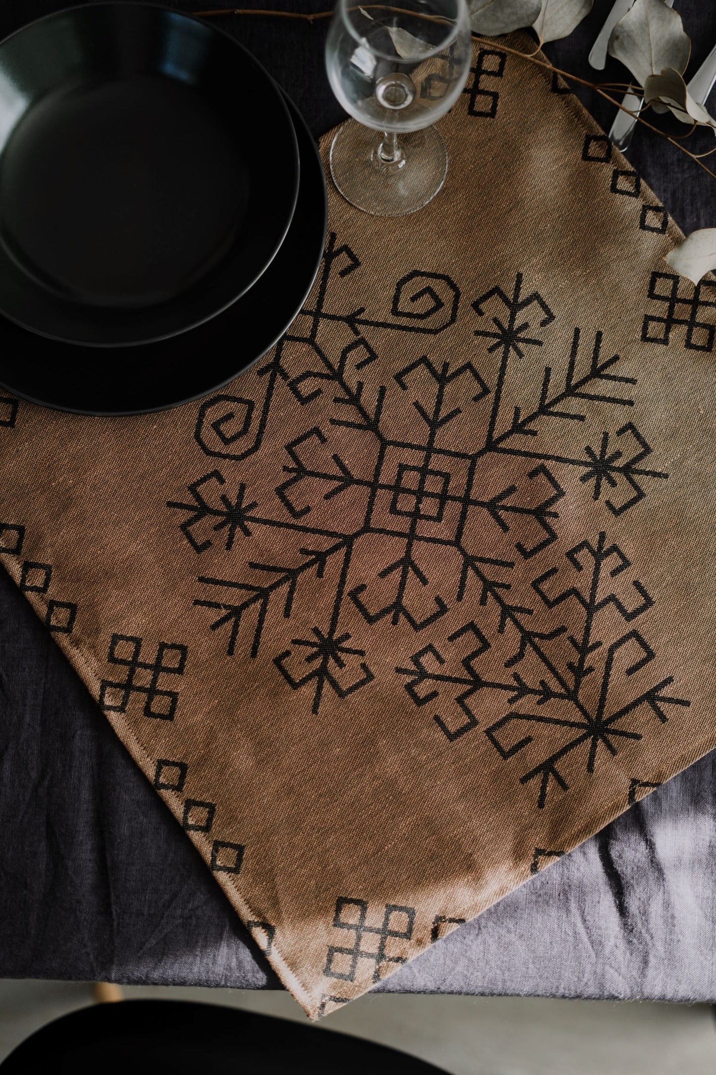 Bronze/Black Linen Napkins With Austra tree Pattern.
