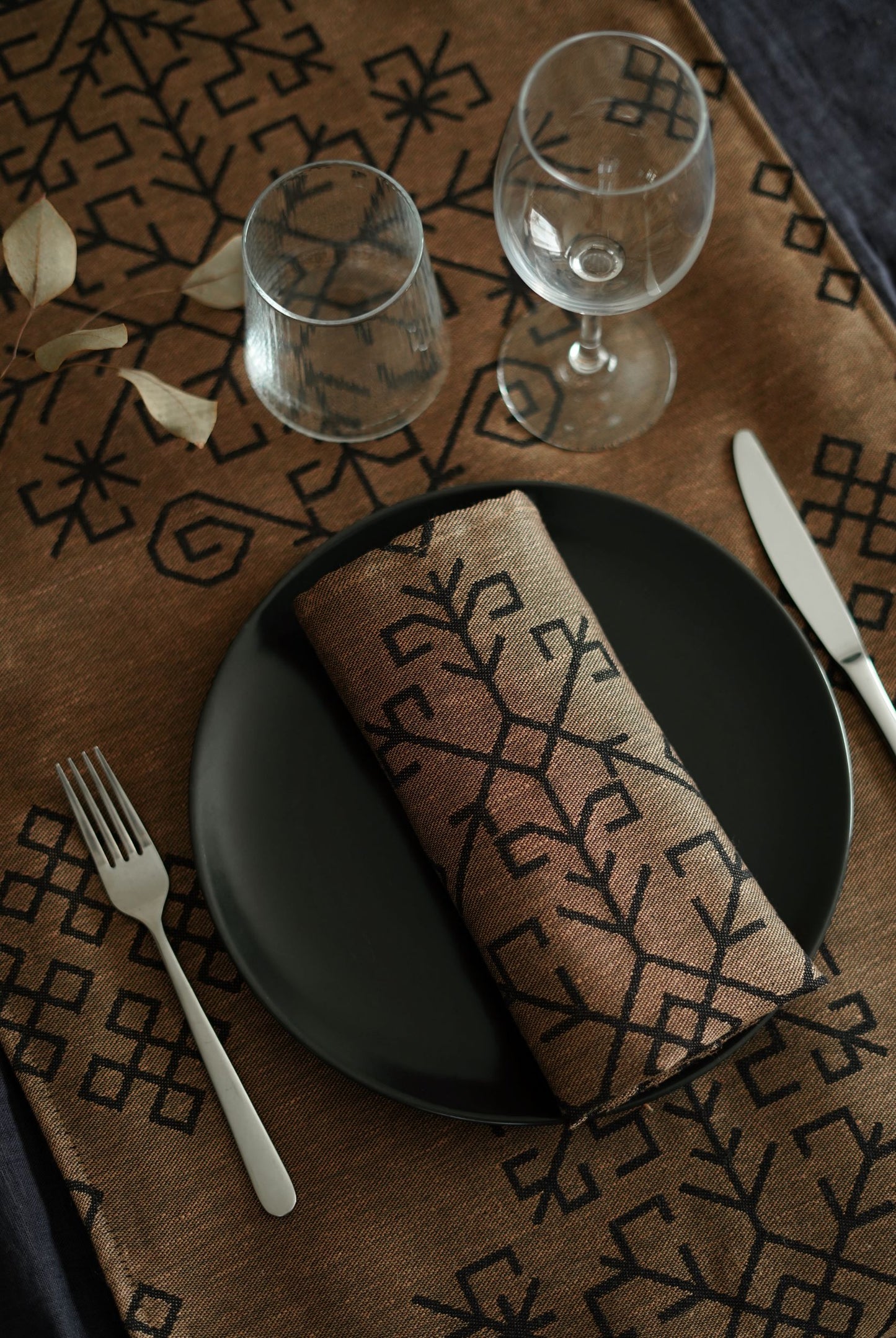 Bronze/Black Linen Napkins With Austra tree Pattern.