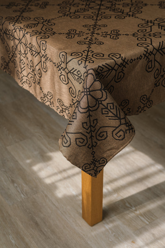 Ūdeni atgrūdošs abpusējs galdauts ar Saules rakstu, bronza/melns