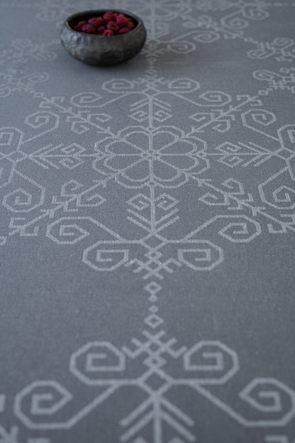 Lina galdauts ar Saules rakstu, pelēks