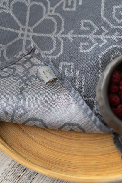 Lina virtuves dvielis ar Saules mandalu, tumši pelēks