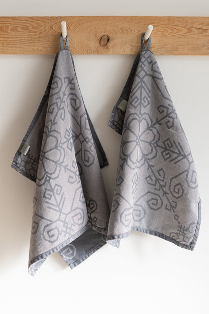 Lina virtuves dvielis ar Saules mandalu, tumši pelēks