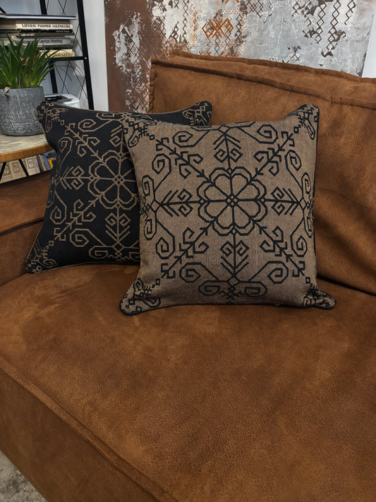 Dekoratīvā spilvendrāna ar Saules rakstu, bronza melna