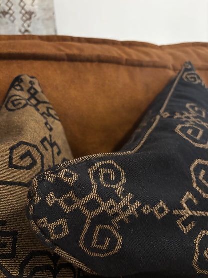 Dekoratīvā spilvendrāna ar Saules rakstu, bronza melna