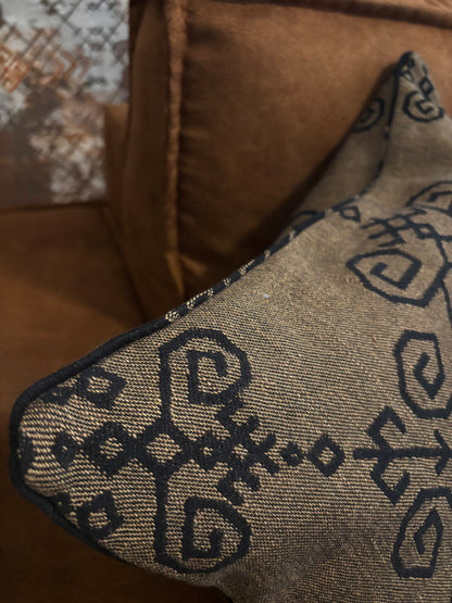 Dekoratīvā spilvendrāna ar Saules rakstu, bronza melna