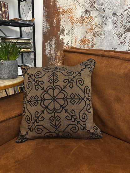 Dekoratīvā spilvendrāna ar Saules rakstu, bronza melna