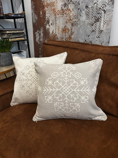 Dekoratīvā spilvendrāna ar Austras koku, naturāla