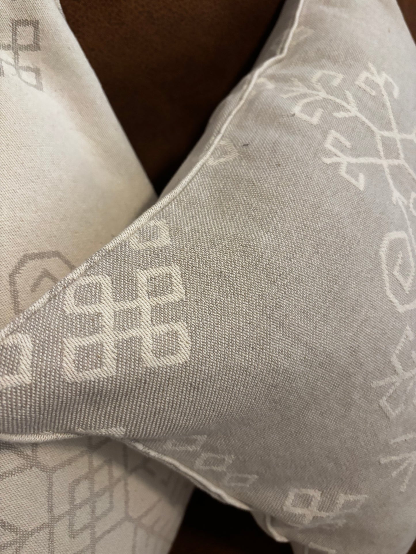 Dekoratīvā spilvendrāna ar Austras koku, naturāla