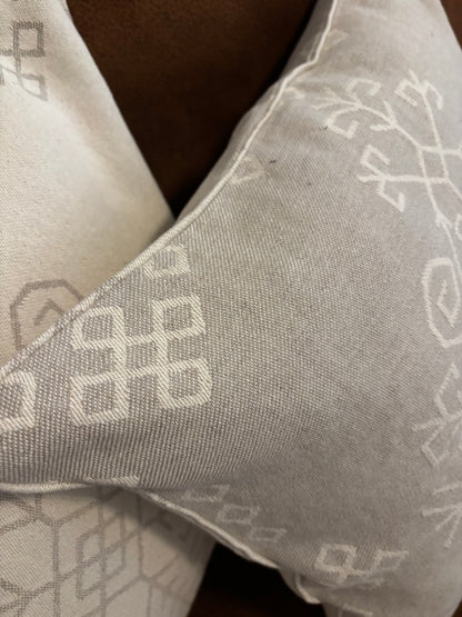 Dekoratīvā spilvendrāna ar Austras koku, naturāla