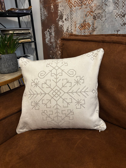 Dekoratīvā spilvendrāna ar Austras koku, naturāla