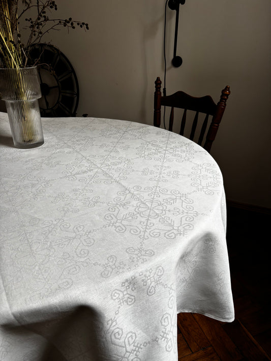 Lina galdauts ar Saules rakstu, balts