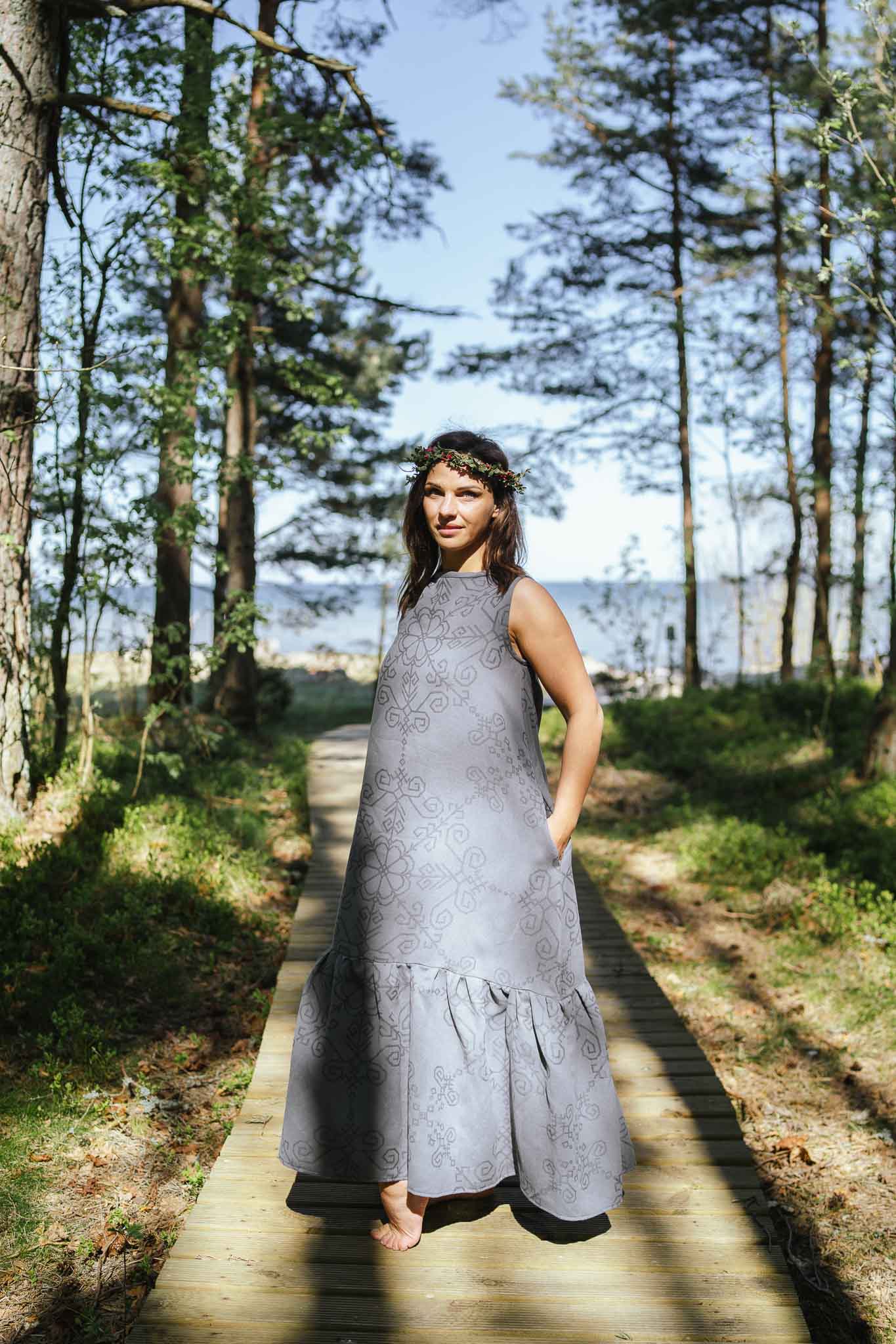 Harmome lina kleita iedvesmota no Baltu simbolikas