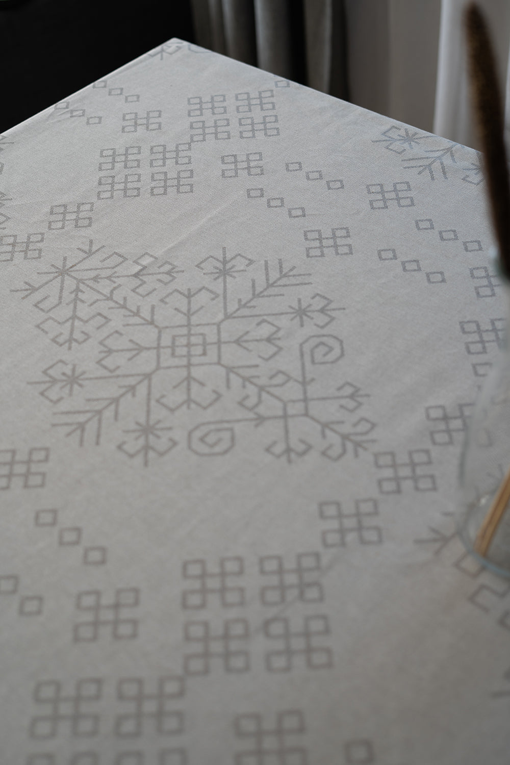 Bothsided Linen Tablecloth with Austra Tree Pattern, natural