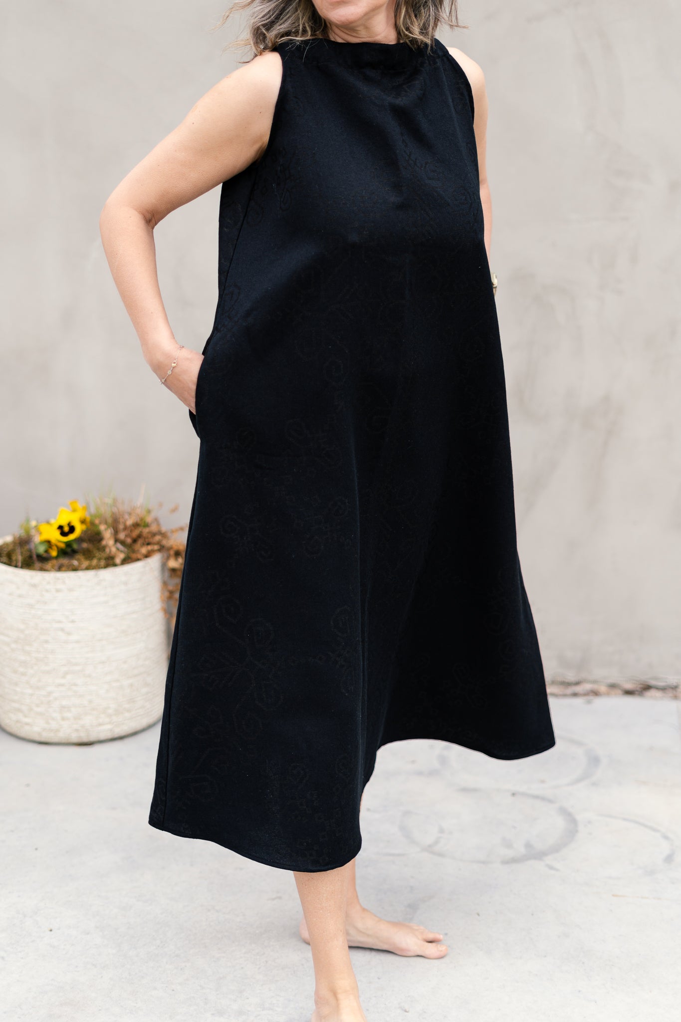 Linen Dress with Sun Symbol PLŪSTOŠĀ DZELME Flared, black