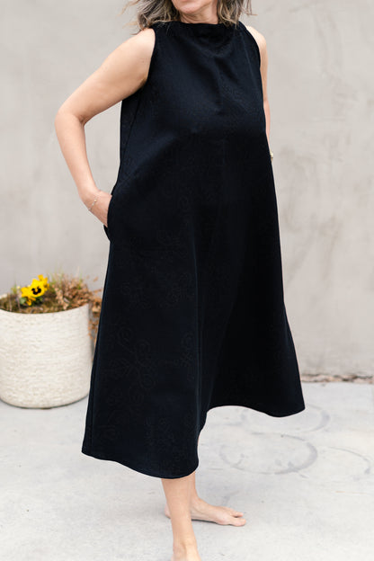 Linen Dress with Sun Symbol PLŪSTOŠĀ DZELME Flared, black