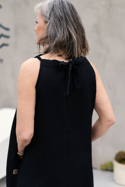Linen Dress with Sun Symbol PLŪSTOŠĀ DZELME Flared, black