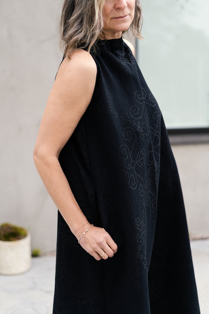 Linen Dress with Sun Symbol PLŪSTOŠĀ DZELME Flared, black