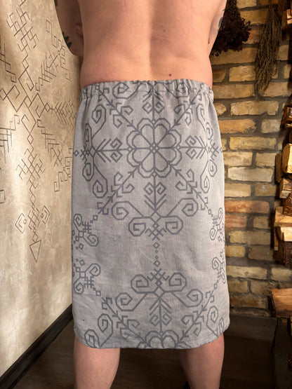 Regulējams vīriešu un sieviešu pirts dvielis ar latviešu rakstiem un baltu spēka zimēm