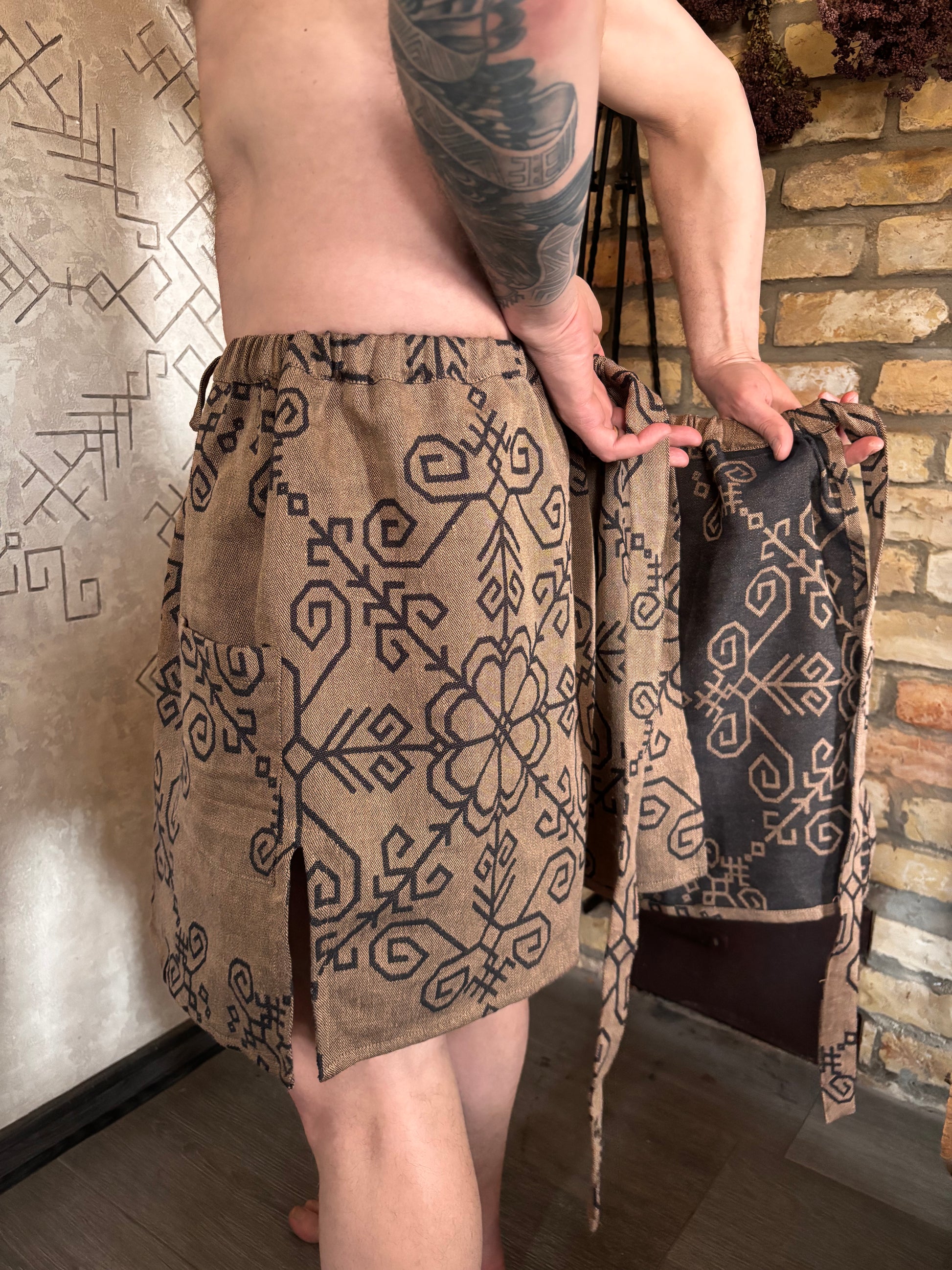 Vīriešu pirts svārki ar Saules simbolu, latviešu un baltu zīmēm pirtniekiem pirts rituālos